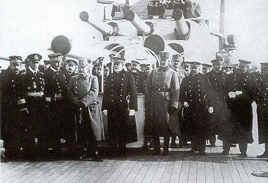 Najviši zapovjednici austro - Ugarske vojske na brodu Viribus Unitis u pulskoj luci