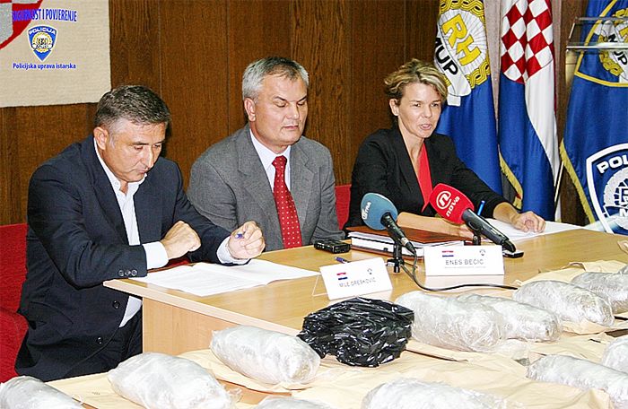 Rezultate krim istraživanja na konferenciji za medije, predstavili su voditelj Službe organiziranog kriminaliteta Mile Orešković i načelnik Sektora kriminalističke policije Enes Bećić