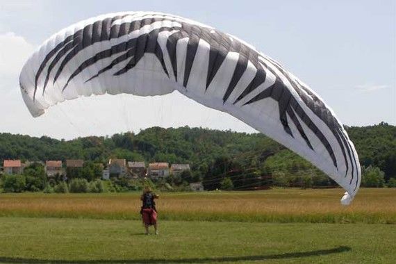 Teško ozlijeđen prilikom slijetanja paraglajdera kod Krbavčići 