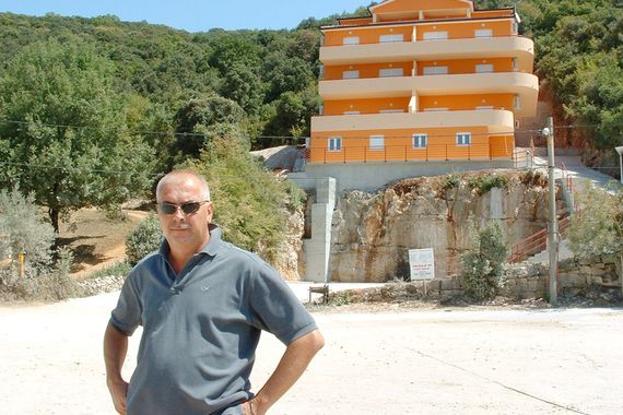 Labinski poduzetnik besplatno ustupa deset stanova u Krnici 50 metara od mora