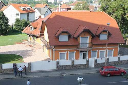 Kuća Halita Ramadabnija iz Maribora, koju je minirao Loris Benčić iz Banjola (Foto: Slovenske novice)