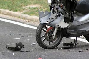 Pula: Zbog brzine pao s motocikla, udario u auto i teže se ozlijedio