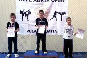 Kušar i Crnković zlatni na kickboxing tuirniru u Puli