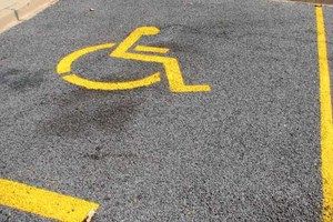 Umag: Parkirao na mjestu za invalide, pa prijetio i napao prometne redare
