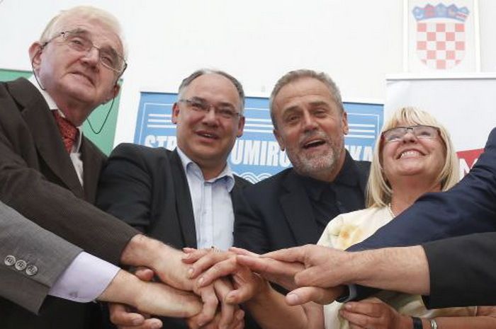 Damir Kajin i Milan Bandić s ostalim potpisnicima koalicije