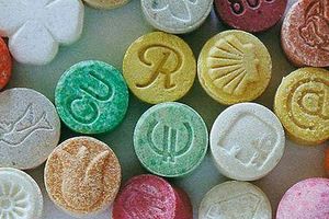 Zaplijenjen amfetamin te niz drugih droga i lijekova