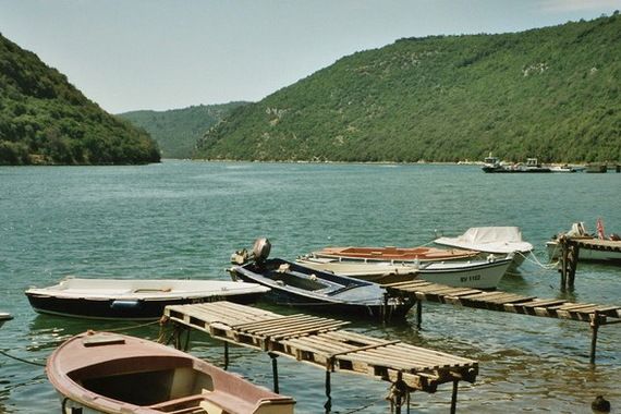 Pokušala se polukružno okrenuti pa Porscheom upala u Limski kanal