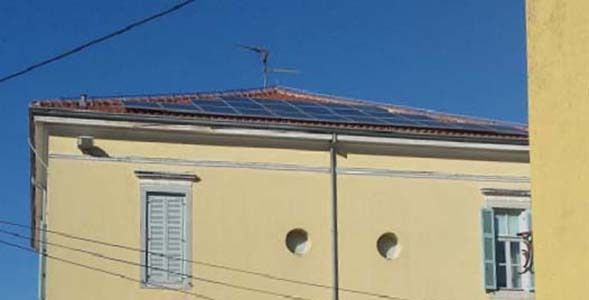 Sunčani paneli na krovu škole u Novoj Vasi