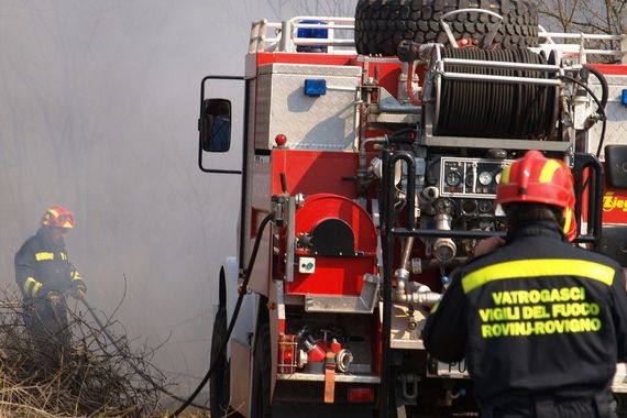 Zapalili se stupovi dalekovoda u Svetvinčentu i Raši