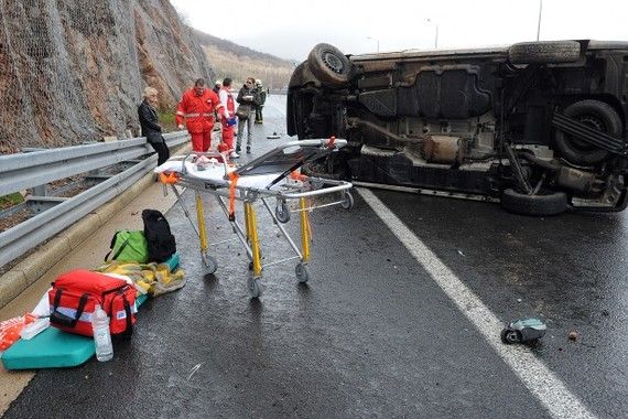 Vozilo pulske Hitne s tri pacijenta prevrnulo se na autocesti Rijeka - Zagreb