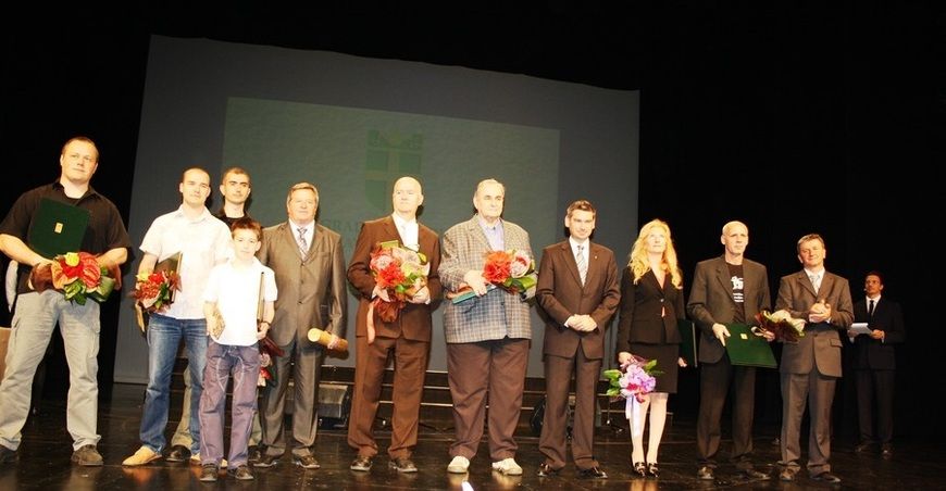 Gradonačelnik i predsjednik Gradskog vijeća s dobitnicima ovogodišnjih gradskih nagrada i priznanja  