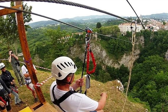 Zip-Line: Let preko pazinske jame brzinom od 65 km/h (video)