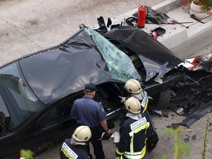 Vozač BMW-a smrtno je stradao jutros u prometnoj nesreći na izlazu iz Tunela Učka