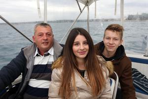 Tata i kći iz Poreča uplovili u oluju i spasili život brodolomcu