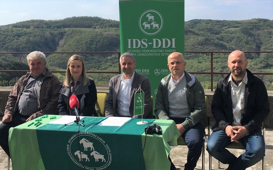 S konferencije IDS-a Cerovlja: Ivan Jurada, Elena Šestan, Armando Lušetić, Emil Daus i Kamenko Opatić