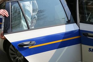 Priveden zbog prijetnje i oštećenja vozila u Poreču