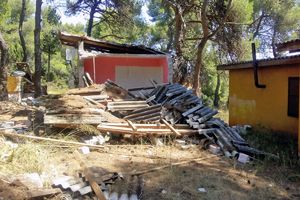 U kampu Valovine rušili bungalove i zdrobili opasne azbestne ploče!
