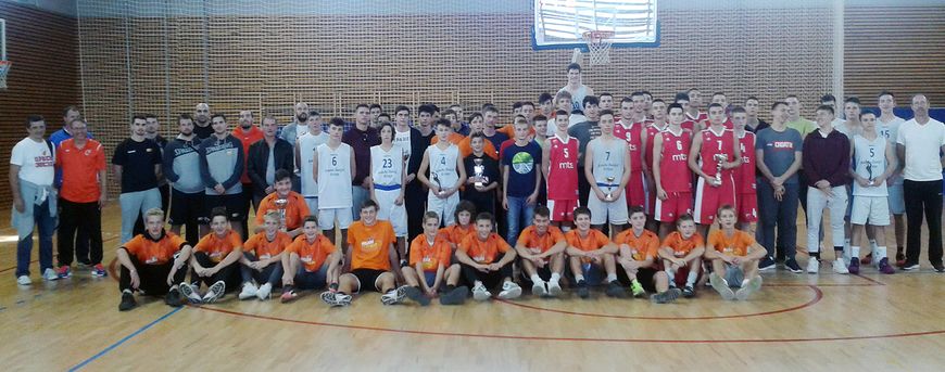 Sudionici Memorijalnog košarkaškog turnira Marijan Salamun Salko