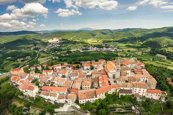 Ispisao grafit na kulturnom dobru i oštetio Grad Buzet