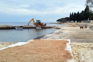Poreč: Počelo uređenje plaže na Materadi