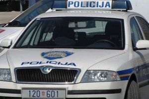 Buzet: Slovenac Fiatom sletio s ceste i udario u stablo