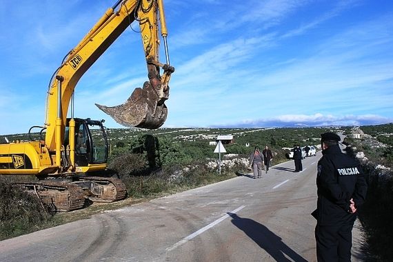 Započelo rušenje u Marčani: Prodat ću zemlju i napraviti veliku reklamu da ljudi ne dolaze u Hrvatsku