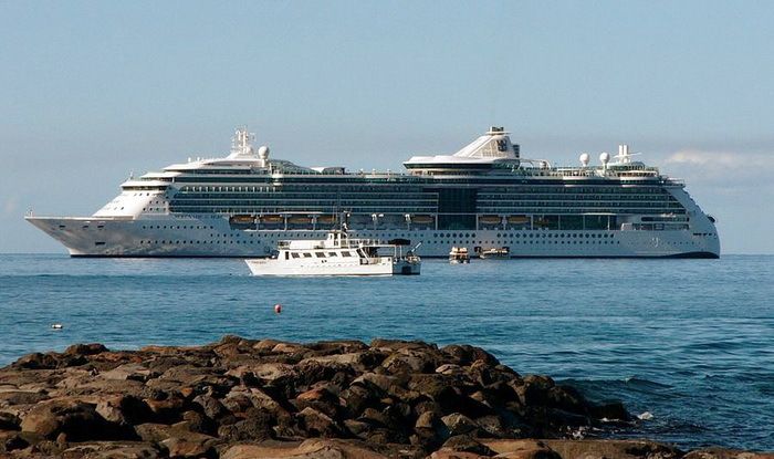 Mladić je pao s putničkog broda „Serenade of the Seas“