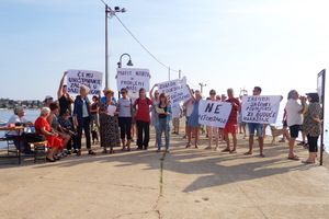 Građani Dajle i Karigadora protiv betonizacije uvale