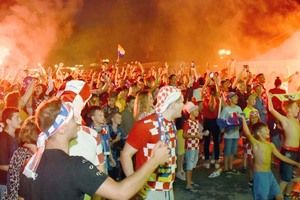 Tisuće ljudi u Poreču slavile prolazak Hrvatske u finale