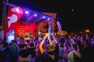 Red Hot Chili Peppers Real Tribute bend iz Vojvodine oduševio u Poreču