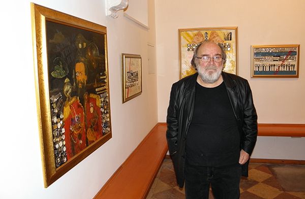 Drago Orlić na svojoj izložbi snimljen 2015. godine