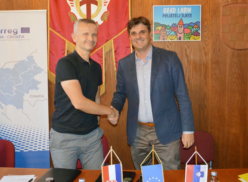 Dimitrij Pur i Valter Glavičić nakon potpisivanja ugovora