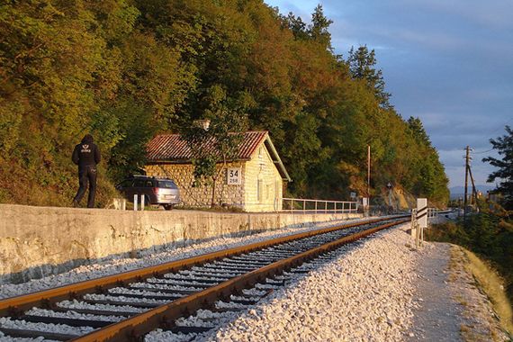 Ispod pruge u Buzetu pronađen leš nepoznatog muškarca