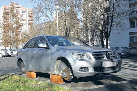 Pula: Mladići ukrali kotače s automobila