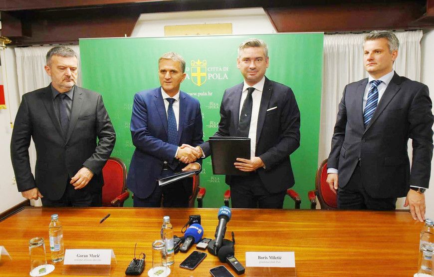 Ministar Marić i gradonačelnik Miletić rukovali su se nakon potpisivanja