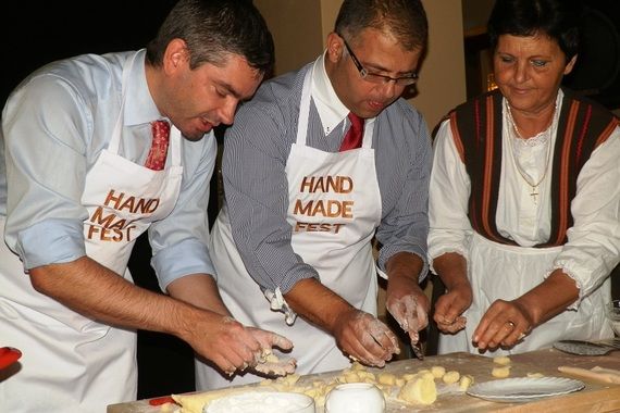 Miletić i Grubišić mijesili njoke na otvaranju Hand Made festivala u Puli 