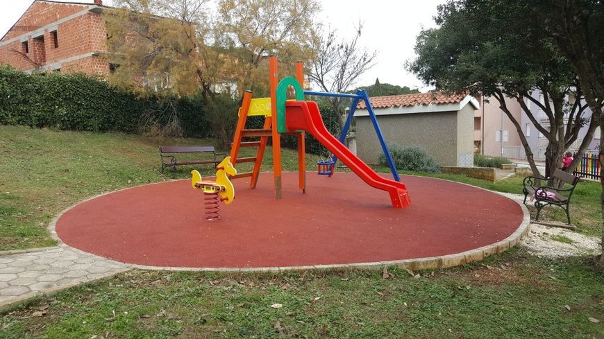 Dječje igralište u De Franceschijevoj ulici 