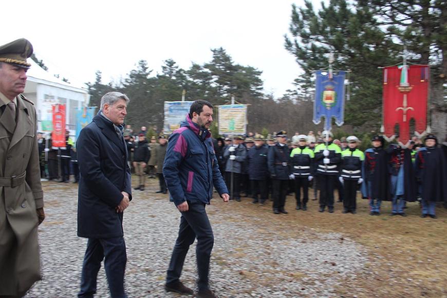 Talijanski ministar unutarnjih poslova Matteo Salvini (desno) u Bazovici (foto: Facebook)