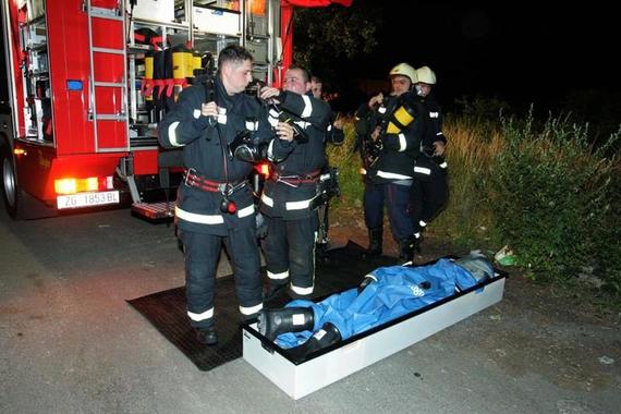 Oko ponoći pao s terase, izvlačili ga vatrogasci