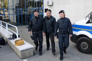 Bivšeg šefa Uljanika Rossandu odvezli iz pulske policije u Rijeku (video)