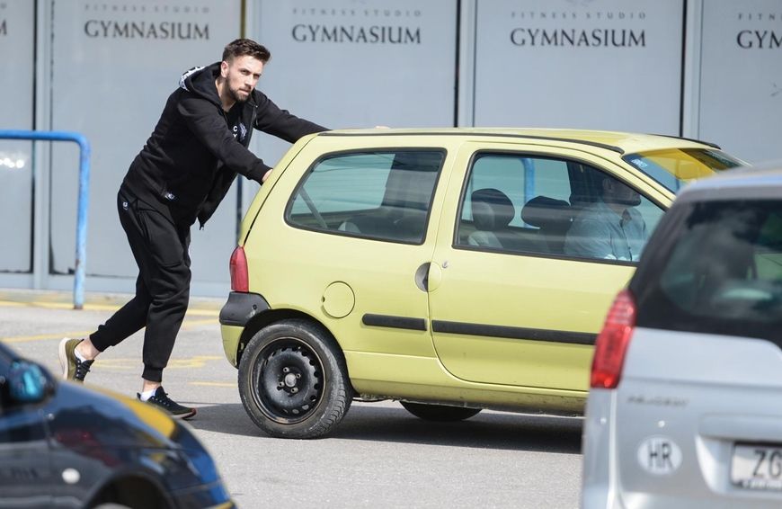 Tomislav Lubenjak najavljuje pokušaj rušenja Guinnessova rekorda u guranju automobila od 800 kilograma u dužini od 100 kilometara (foto: Marko Prpić/PIXSELL)