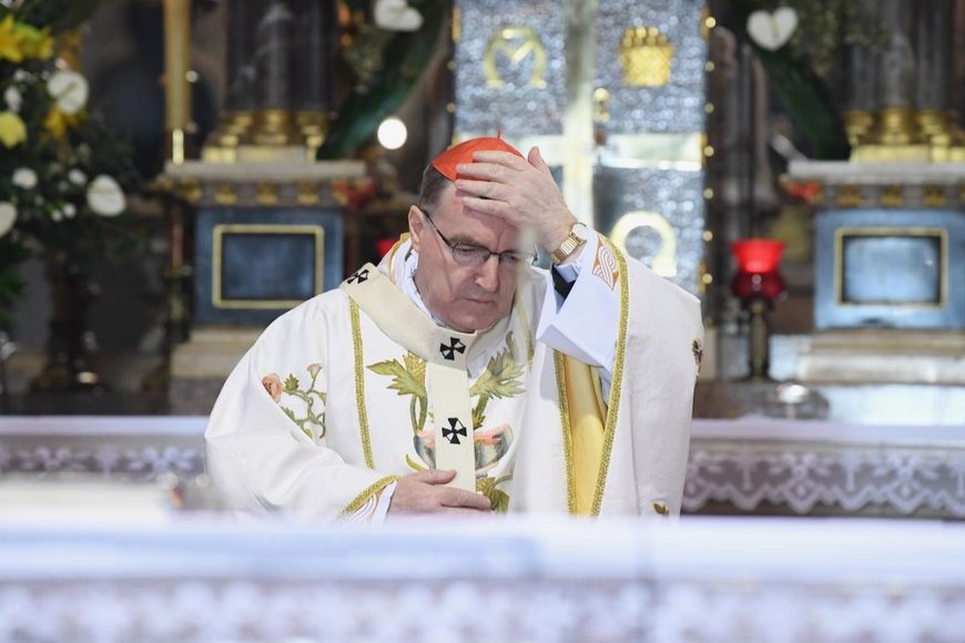 Uskrsno euharistijsko slavlje u katedrali predvodio je nadbiskup zagrebački kardinal Josip Bozanić (foto: Marko Lukunić/PIXSELL)