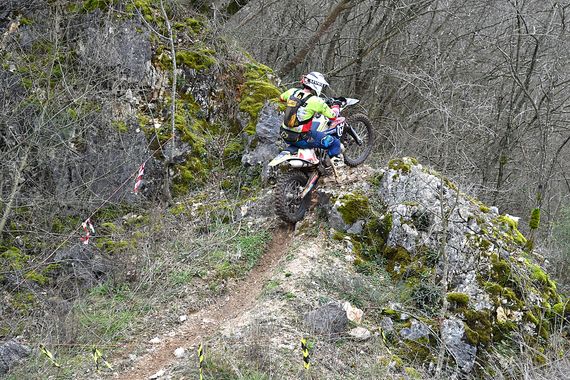 U šumi nedaleko Potpićna teško ozlijeđen enduro motociklist