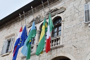 Stečaj Uljanika: Zastave na Gradskoj palači na pola koplja