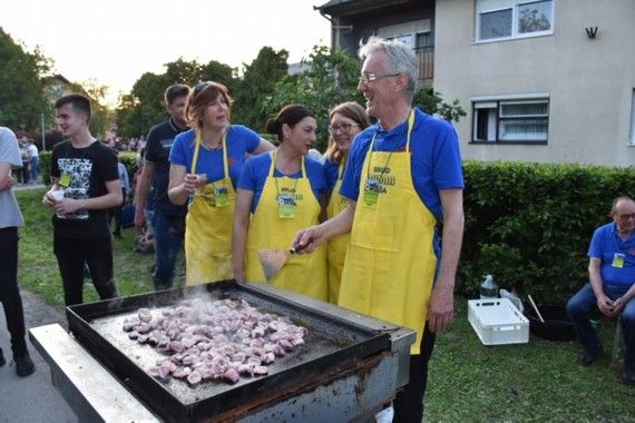 Šparoge i vol na ražnju: Rašani doprinijeli najdužem stolu u Hrvata