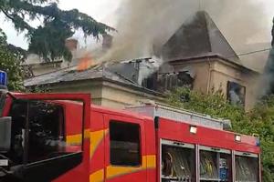 Planula vila u Puli: Veliki požar gasilo više vatrogasnih vozila 