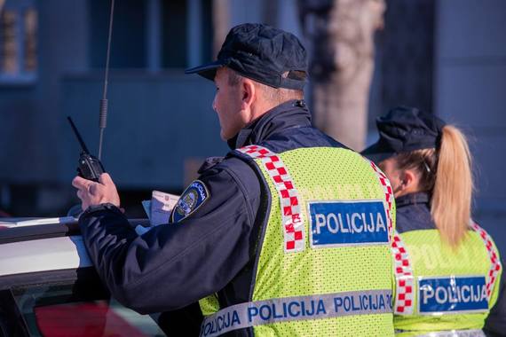 Pijana žena udarila dva auta na parkiralištu i još tri oštetila u vožnji