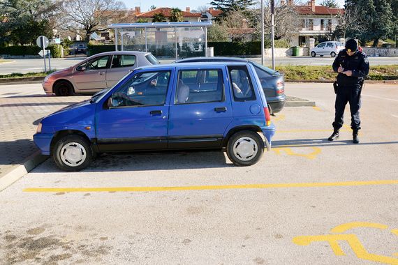 Zbog ove priče možda više nećete osuđivati vozače krivo parkiranih auta!