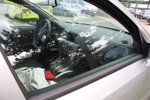 Provaljeno u automobile u Dračevcu i Rovinju: policija poziva na oprez