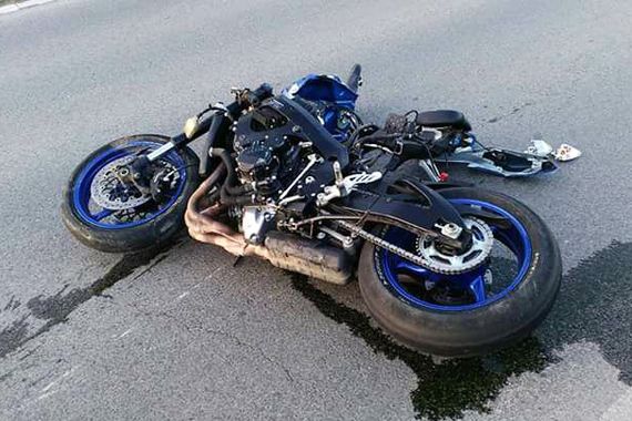 Daciom srušio motociklista, prevezen je u bolnicu